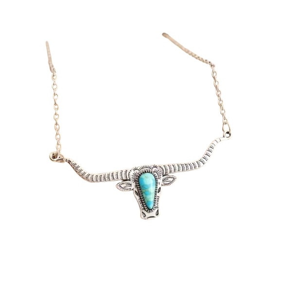 Bullhead Western Style Silver and Turquoise Necklace - Picture 4 of 5